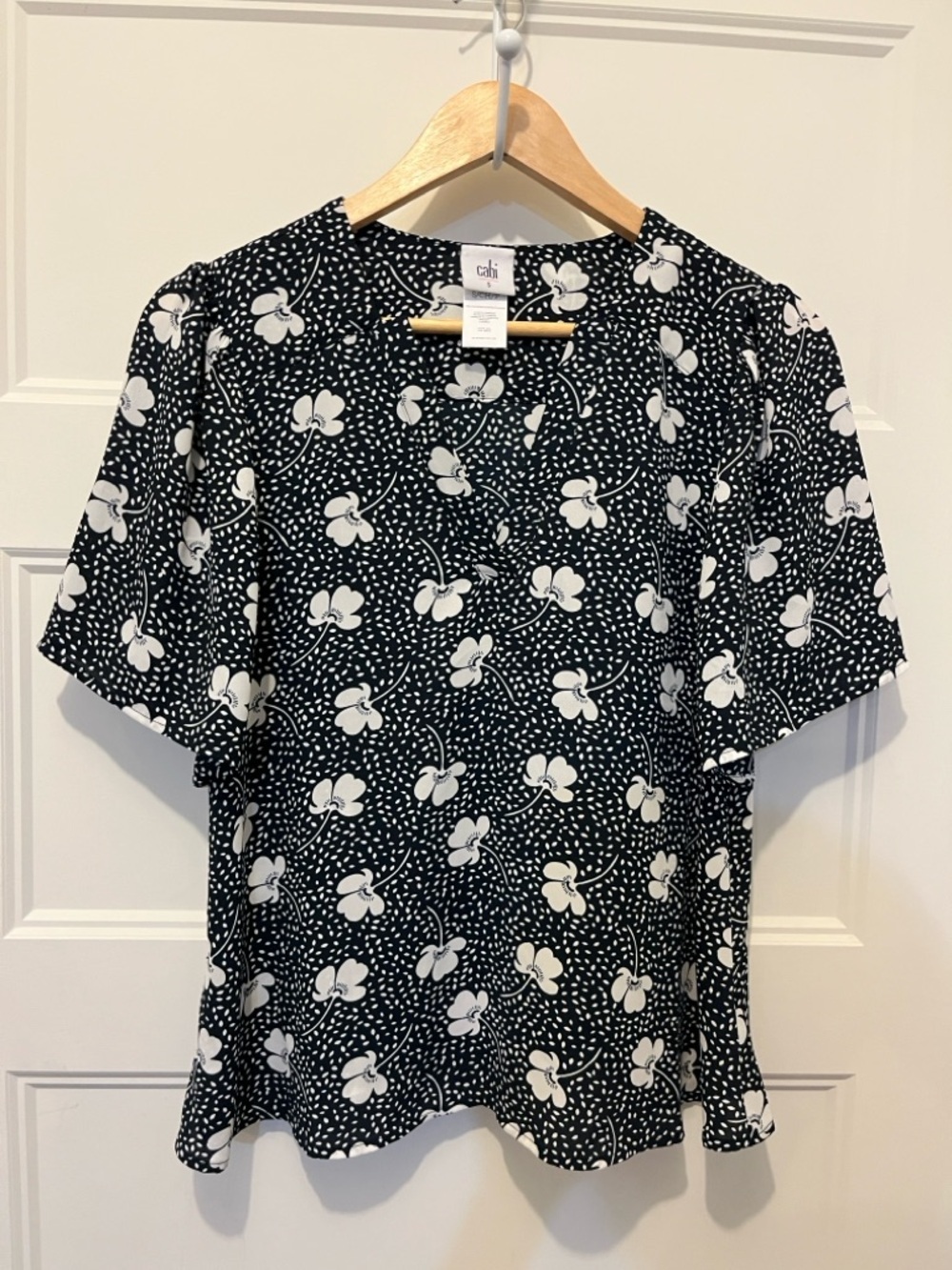 Cabi Black and White Floral Dot Short Sleeve Blouse - Picture 2 of 4